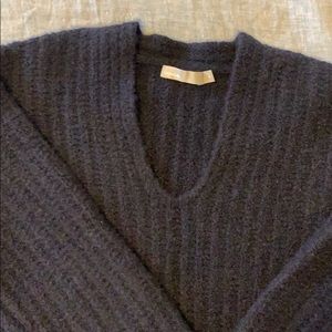 Super soft Vince v neck navy sweater, size xs